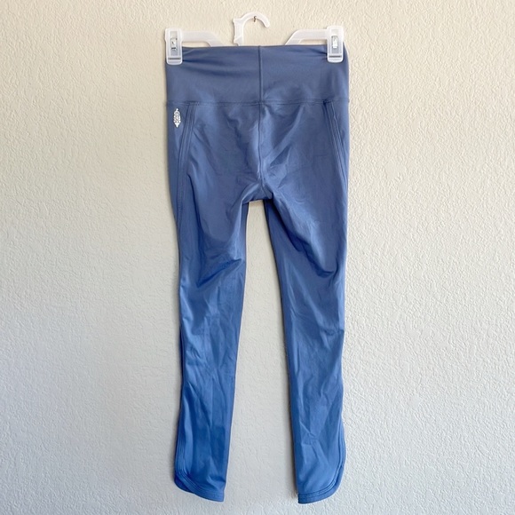 Free People Movement Cut Out Mid Rise Cropped Infinity Leggings, Size XS - Picture 4 of 9